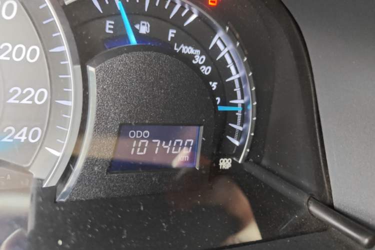 Used Toyota Camry 2013 2.0G Comfort Edition Odometer Close Up