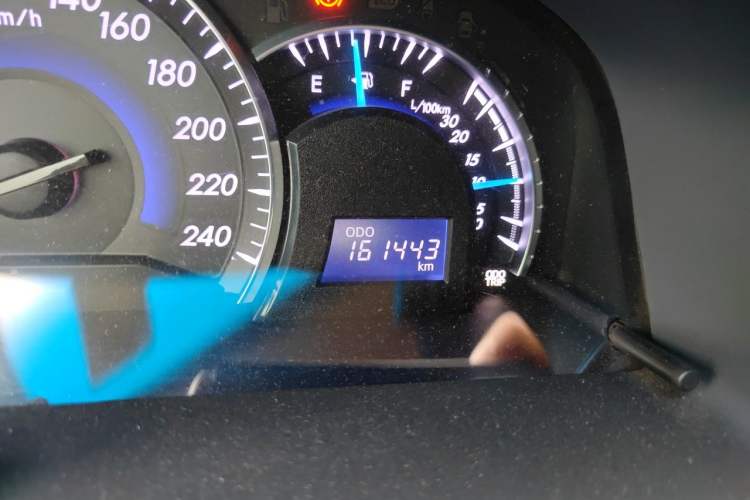 Used Toyota Camry 2013 2.5G Comfort Edition Odometer Close Up