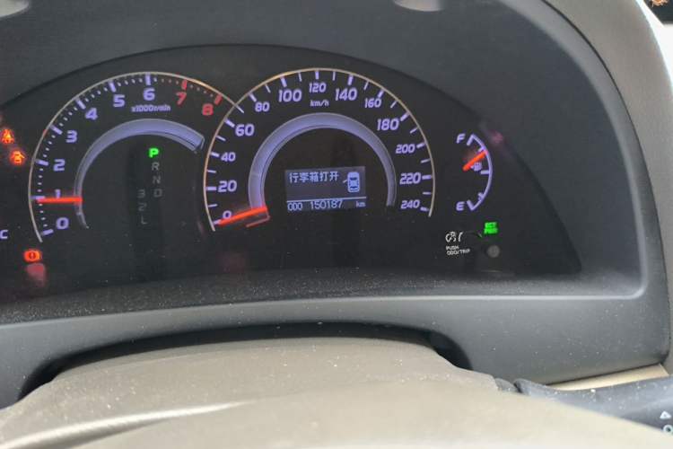Used Toyota Camry 2013 200G Classic Luxury Edition Odometer Close Up