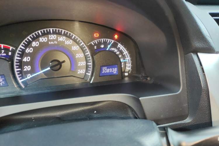 Used Toyota Camry 2013 2.5G Comfort Edition Odometer Close Up