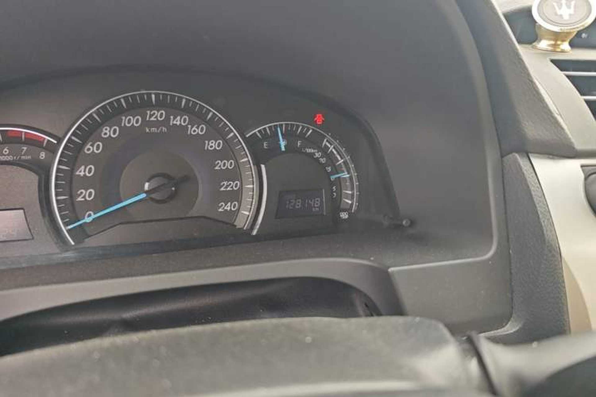 Used Toyota Camry 2013 2.0G Comfort Edition Odometer Close Up