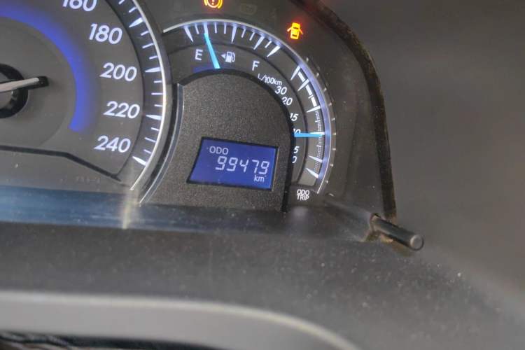 Used Toyota Camry 2013 2.0G Comfort Edition Odometer Close Up