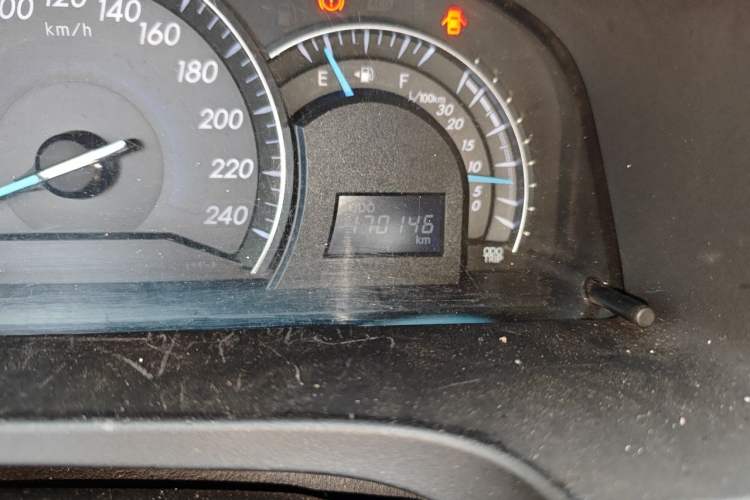 Used Toyota Camry 2013 2.5G Comfort Edition Odometer Close Up