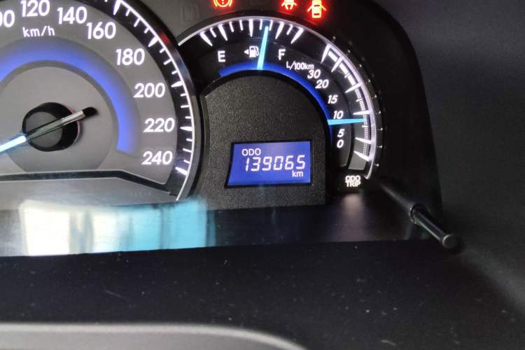 Used Toyota Camry 2013 2.5G Comfort Edition Odometer Close Up