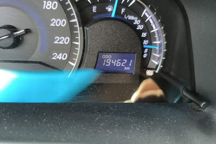 Used Toyota Camry 2013 2.0G Comfort Edition Odometer Close Up