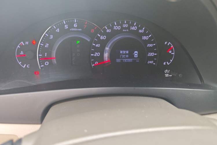 Used Toyota Camry 2013 200G Classic Luxury Edition Odometer Close Up