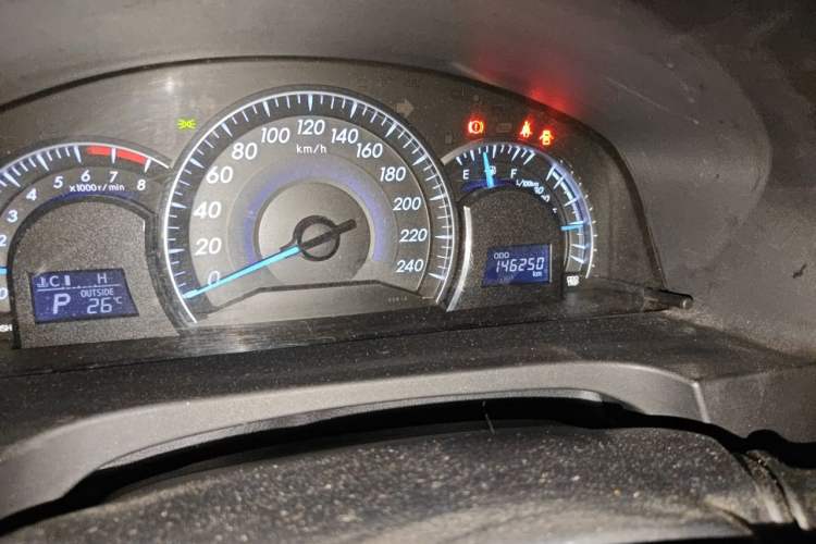 Used Toyota Camry 2013 2.5G Comfort Edition Odometer Close Up