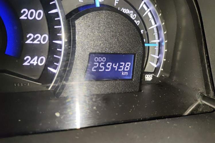 Used Toyota Camry 2013 2.5G Comfort Edition Odometer Close Up
