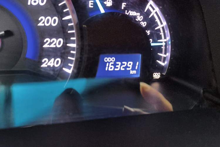 Used Toyota Camry 2013 2.0G Comfort Edition Odometer Close Up