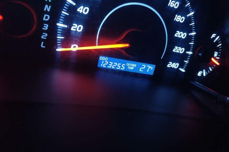 Used Toyota Camry 2013 200E Classic Elite Edition Odometer Close Up