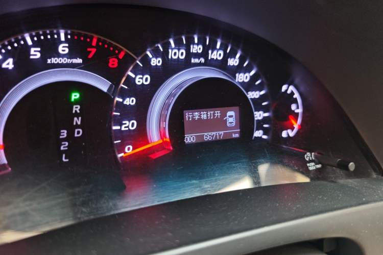 Used Toyota Camry 2013 200G Classic Luxury Edition Odometer Close Up