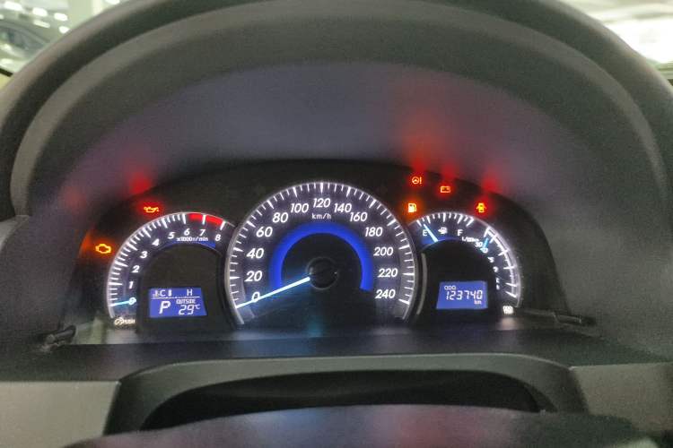 Used Toyota Camry 2013 2.0G Comfort Edition Odometer Close Up