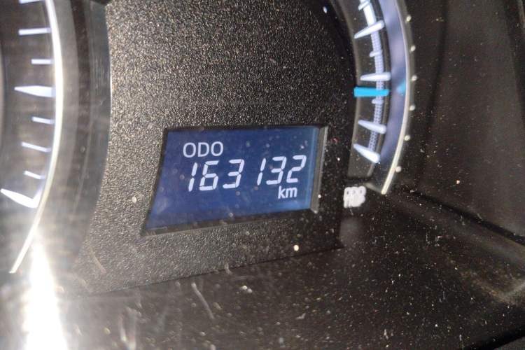 Used Toyota Camry 2013 2.0G Comfort Edition Odometer Close Up
