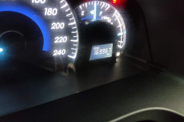 Used Toyota Camry 2013 2.5G Comfort Edition Odometer Close Up