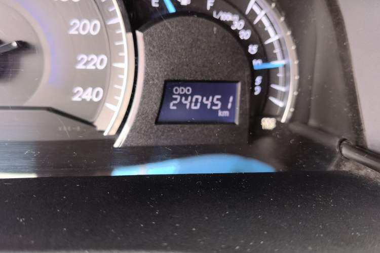 Used Toyota Camry 2013 2.0G Comfort Edition Odometer Close Up