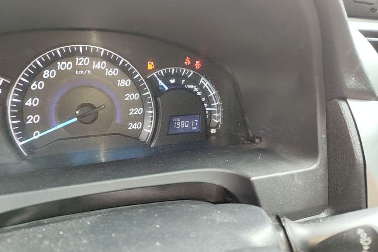 Used Toyota Camry 2013 2.0G Comfort Edition Odometer Close Up