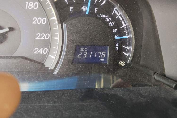 Used Toyota Camry 2013 2.0G Comfort Edition Odometer Close Up