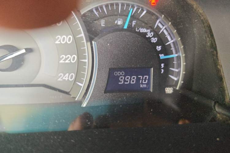Used Toyota Camry 2013 2.0G Comfort Edition Odometer Close Up