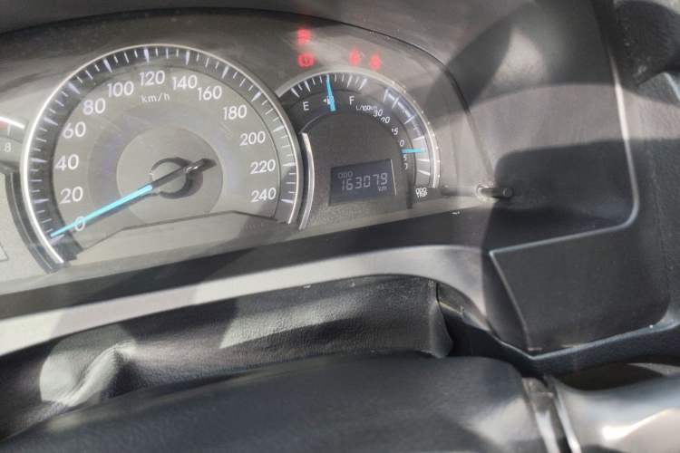 Used Toyota Camry 2013 2.0G Comfort Edition Odometer Close Up