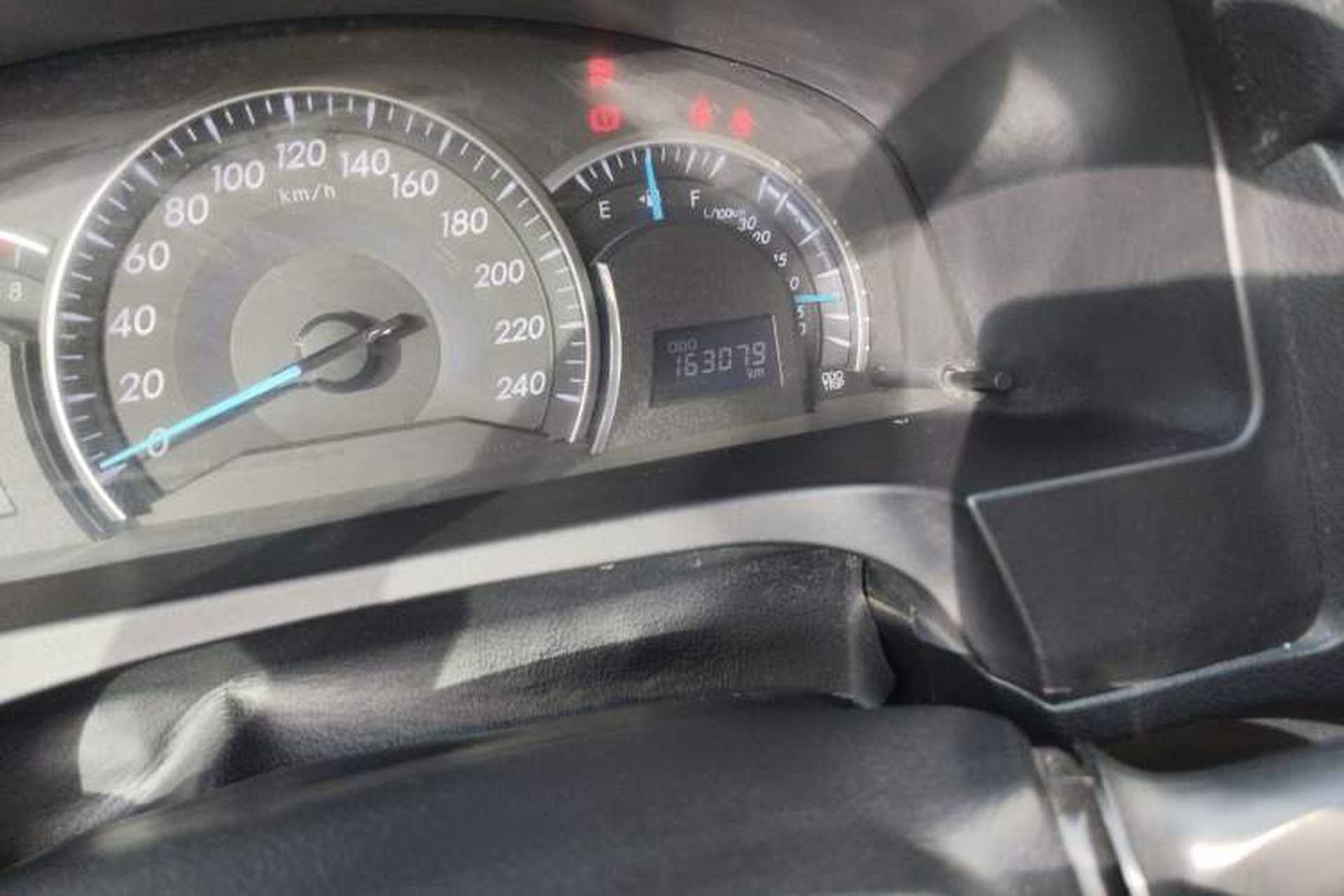 Used Toyota Camry 2013 2.0G Comfort Edition Odometer Close Up