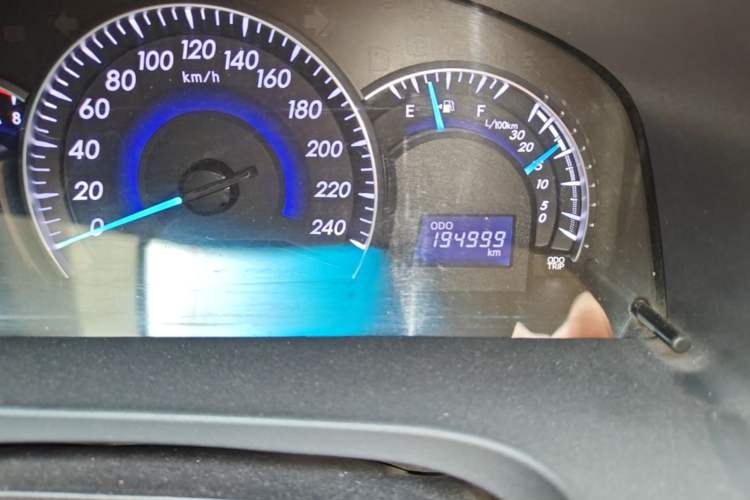 Used Toyota Camry 2013 2.0G Comfort Edition Odometer Close Up