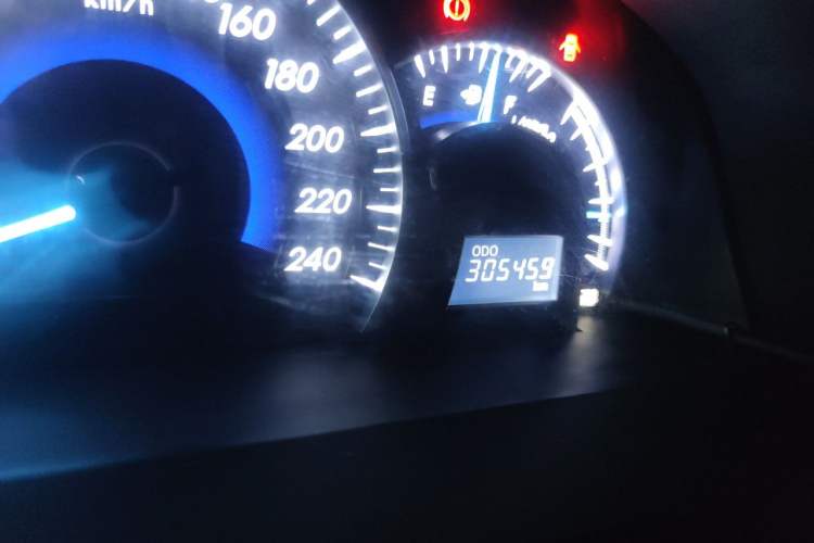 Used Toyota Camry 2013 2.0G Comfort Edition Odometer Close Up