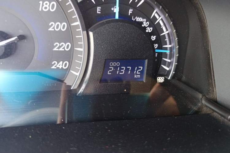 Used Toyota Camry 2013 2.0G Comfort Edition Odometer Close Up