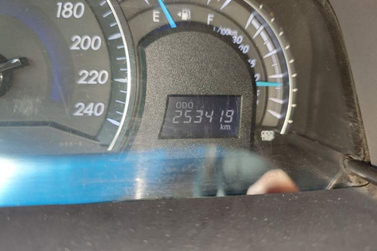 Used Toyota Camry 2013 2.0G Comfort Edition Odometer Close Up