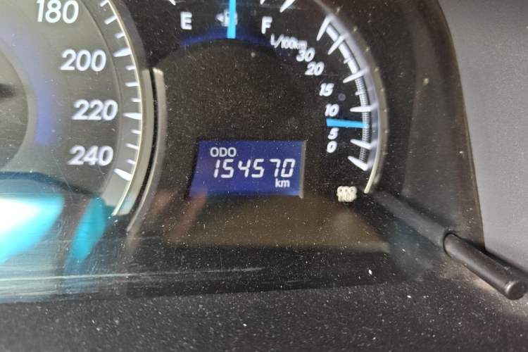 Used Toyota Camry 2013 2.0G Comfort Edition Odometer Close Up