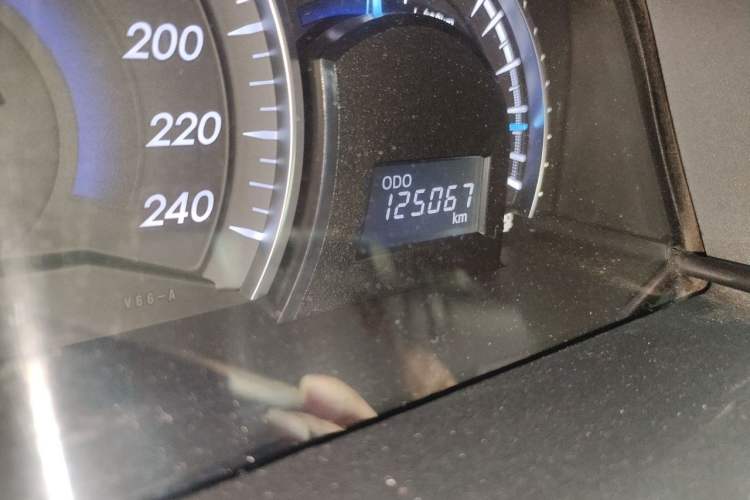 Used Toyota Camry 2013 2.0G Comfort Edition Odometer Close Up