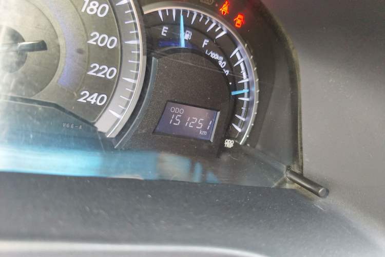 Used Toyota Camry 2013 2.0G Comfort Edition Odometer Close Up