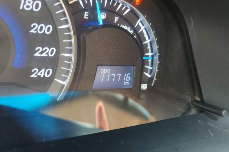 Used Toyota Camry 2013 2.0G Comfort Edition Odometer Close Up