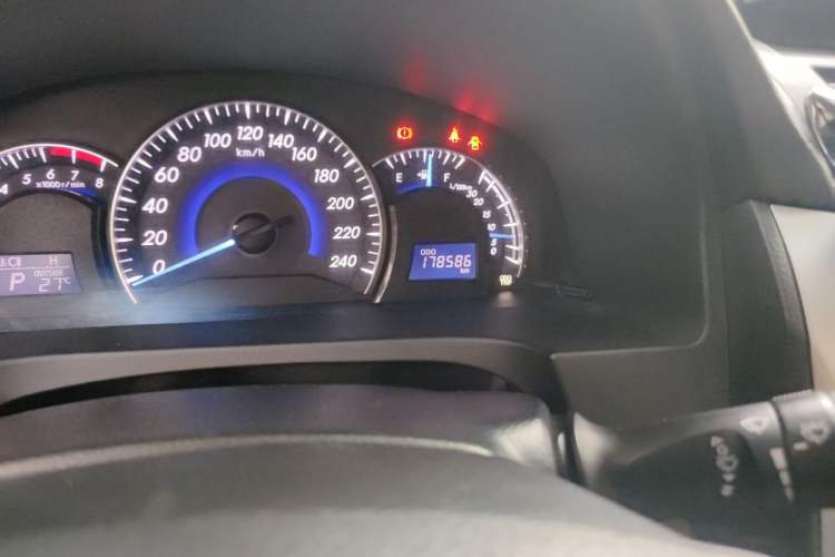 Used Toyota Camry 2013 2.0G Comfort Edition Odometer Close Up