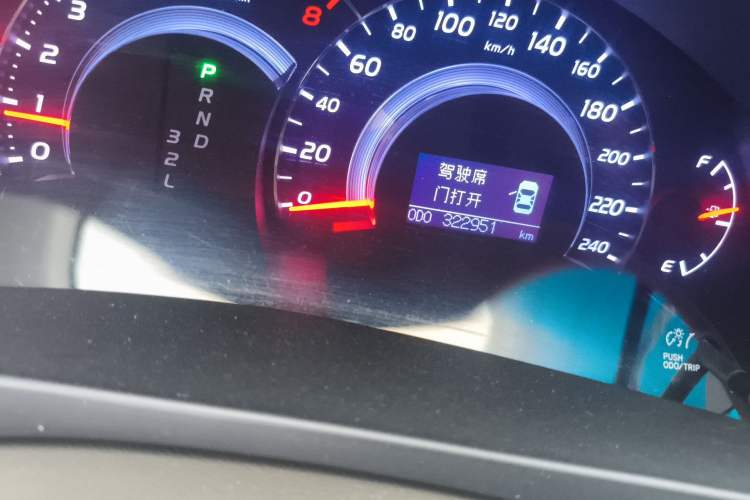 Used Toyota Camry 2013 200G Classic Luxury Edition Odometer Close Up