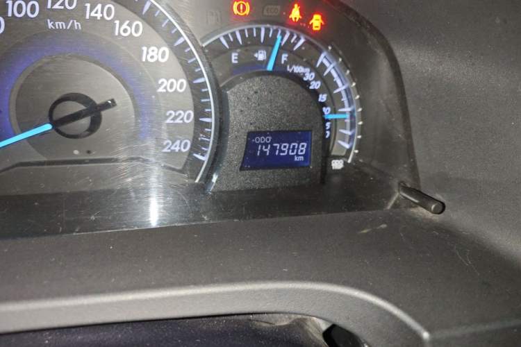 Used Toyota Camry 2013 2.0G Comfort Edition Odometer Close Up