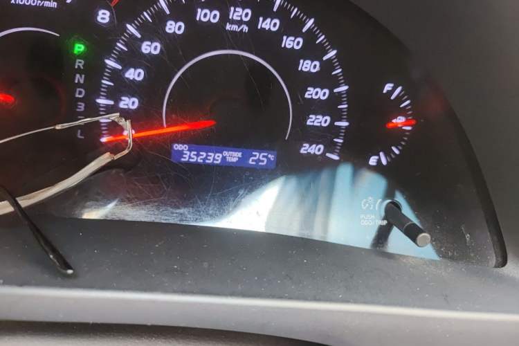 Used Toyota Camry 2013 200E Classic Elite Edition Odometer Close Up