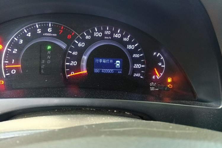 Used Toyota Camry 2013 200G Classic Luxury Edition Odometer Close Up
