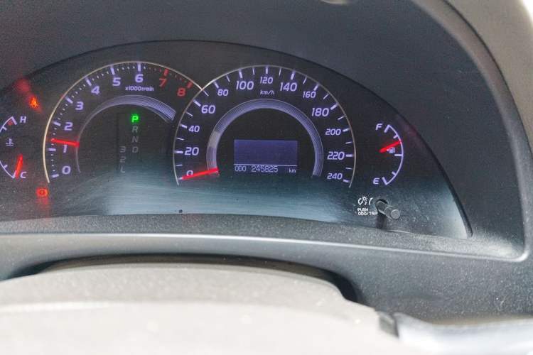 Used Toyota Camry 2013 200G Classic Luxury Edition Odometer Close Up