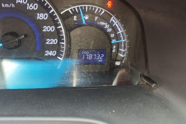 Used Toyota Camry 2013 2.0G Comfort Edition Odometer Close Up