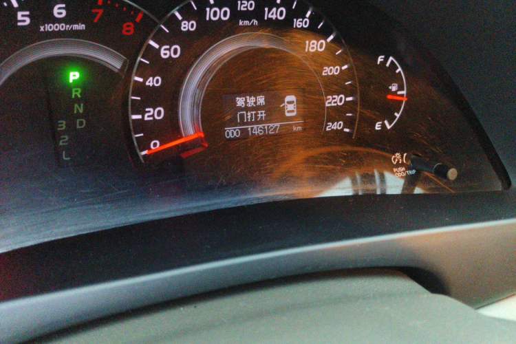 Used Toyota Camry 2013 200G Classic Luxury Edition Odometer Close Up