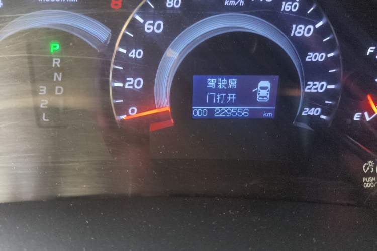 Used Toyota Camry 2013 200G Classic Luxury Edition Odometer Close Up