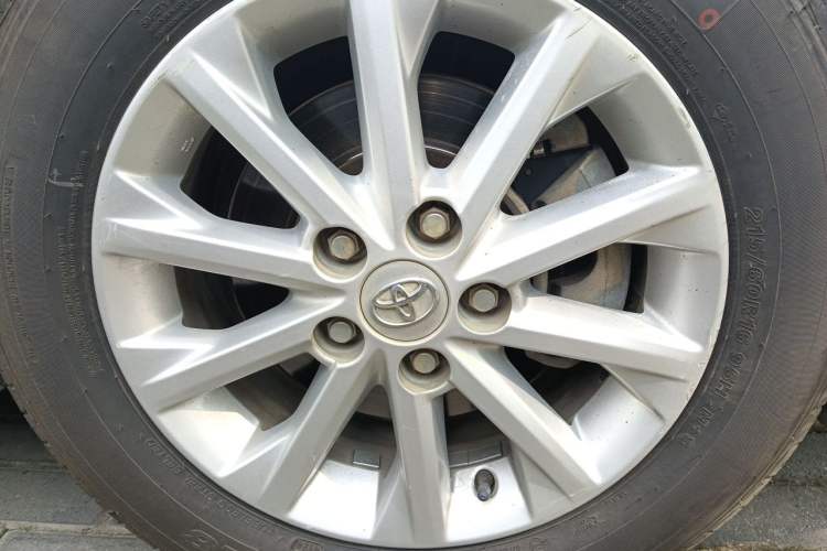 Used Toyota Camry 2013 2.0G Comfort Edition Right Front Wheel Hub