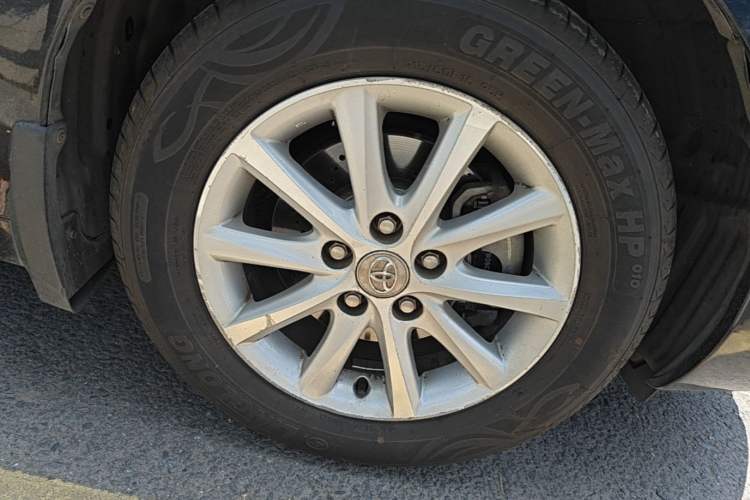 Used Toyota Camry 2013 200E Classic Elite Edition Right Front Wheel Hub