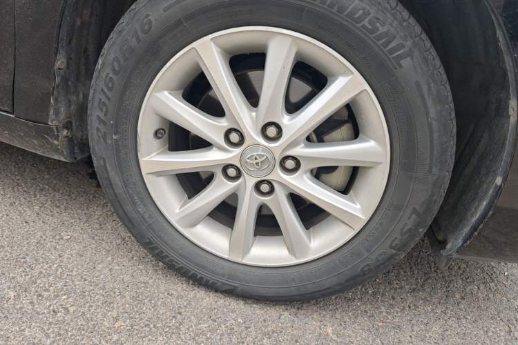 Used Toyota Camry 2013 200G Classic Luxury Edition Right Front Wheel Hub