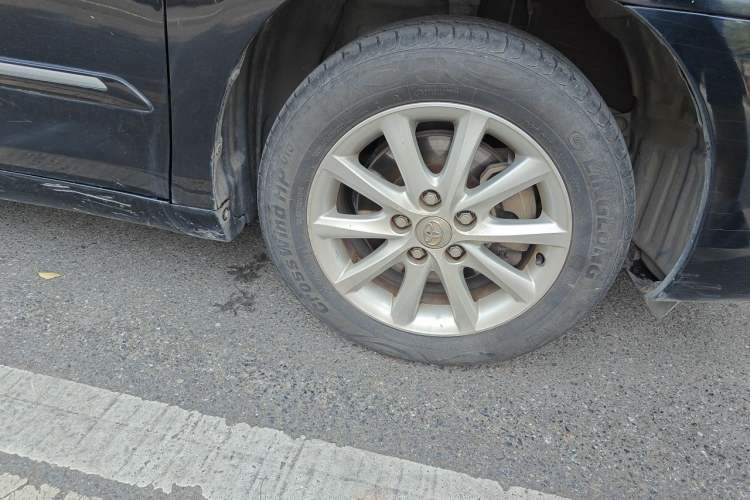 Used Toyota Camry 2013 200E Classic Elite Edition Right Front Wheel Hub