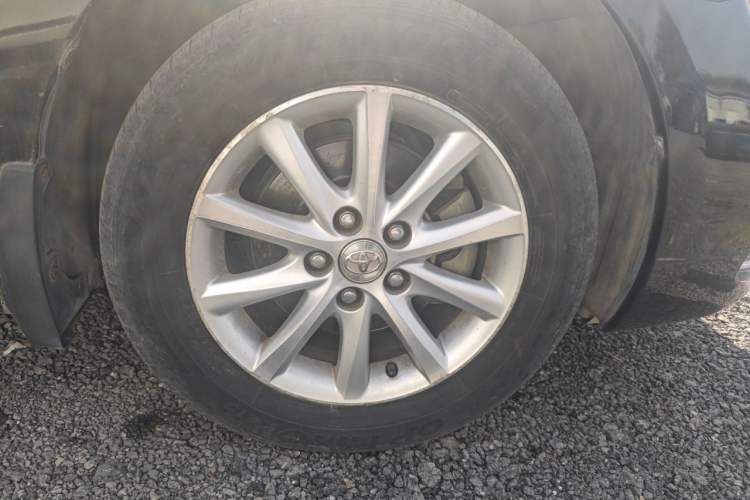 Used Toyota Camry 2013 200E Classic Elite Edition Right Front Wheel Hub