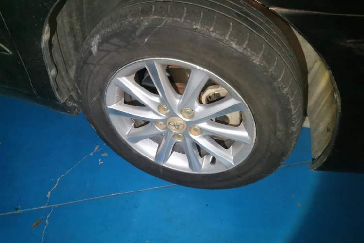 Used Toyota Camry 2013 200E Classic Elite Edition Right Front Wheel Hub