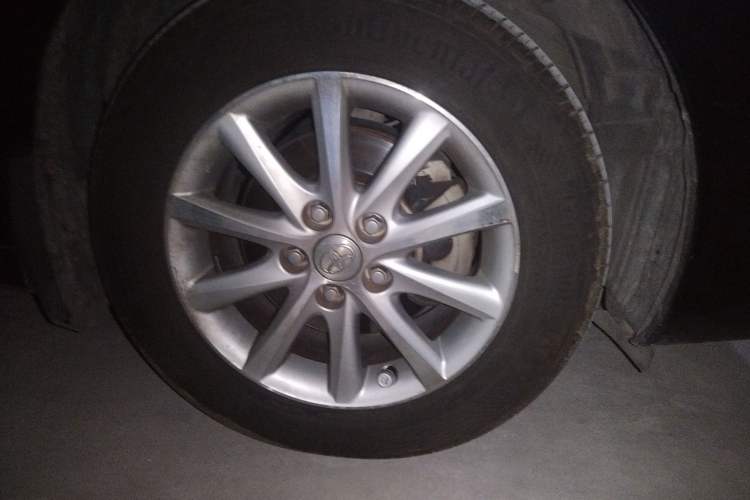 Used Toyota Camry 2013 200E Classic Elite Edition Right Front Wheel Hub