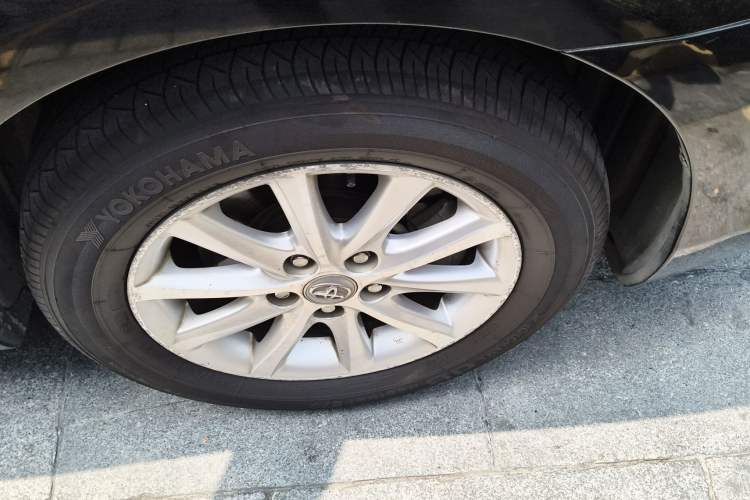 Used Toyota Camry 2013 200E Classic Elite Edition Right Front Wheel Hub