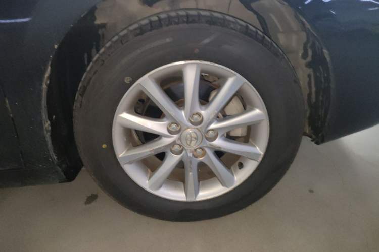 Used Toyota Camry 2013 200E Classic Elite Edition Right Front Wheel Hub